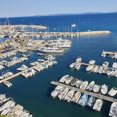 Avec Piscine, Parking Prive Et Terrasse - 4 Couchages, - Fr-1-251-478 * Le Lavandou